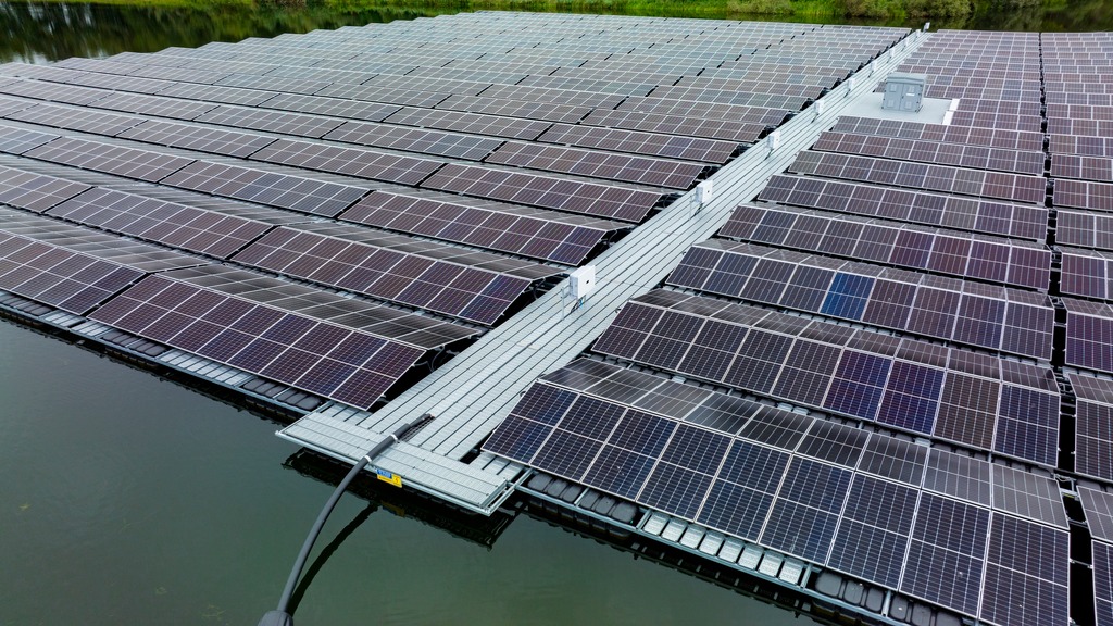 Floating-PV-Projekt Hattemerbroek in der Drohnenansicht