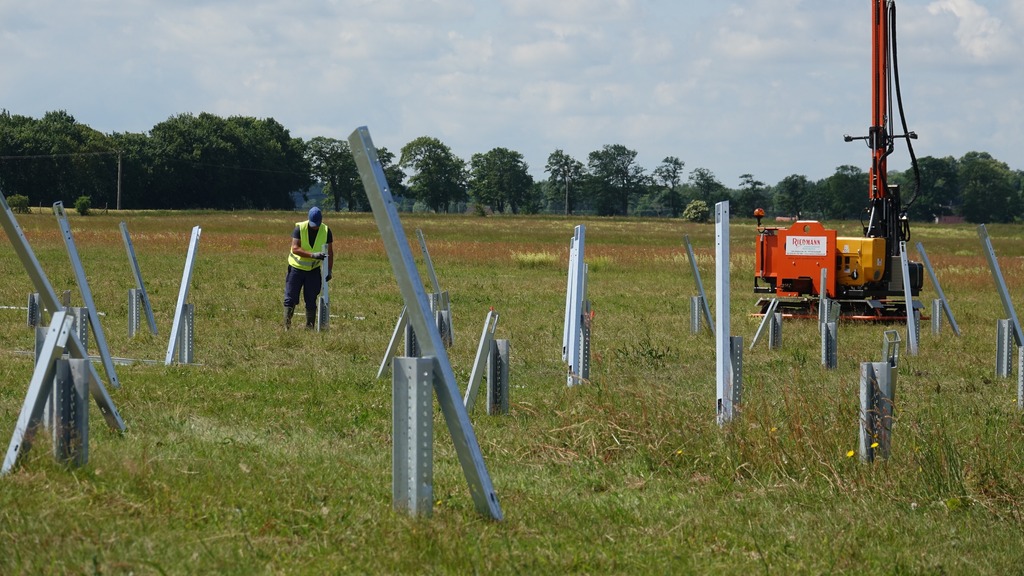 Unterkonstruktion wird in den Boden gerammt