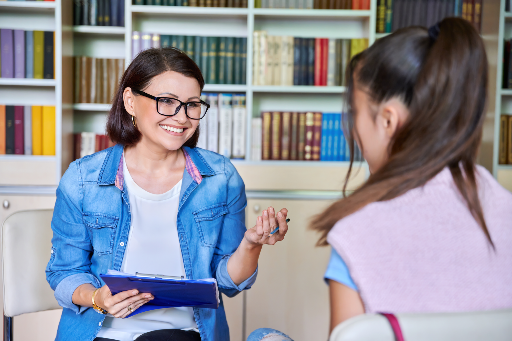 Woman,School,Psychologist,,Teacher,,Social,Worker,,Mentor,Working,With,Teenage
