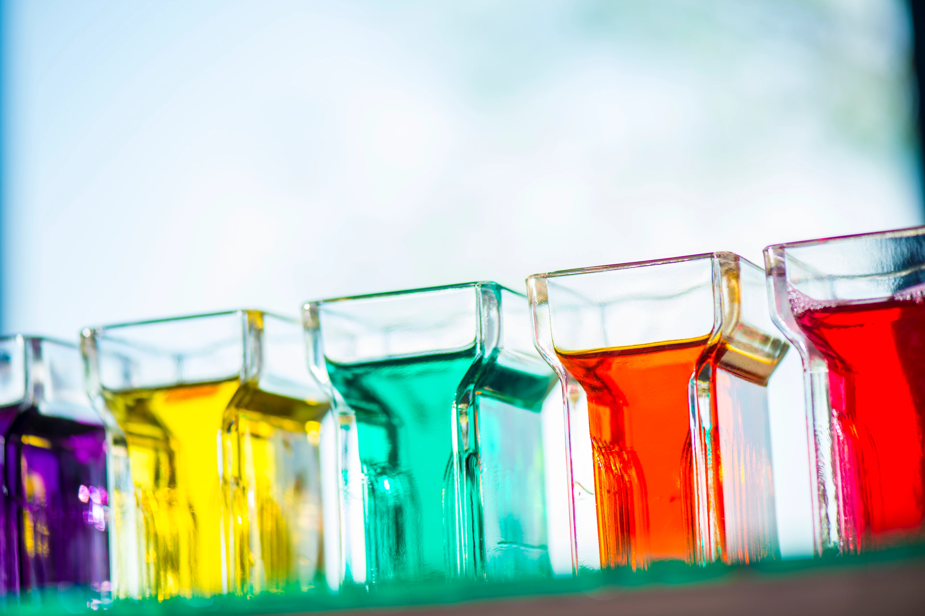 Staining cuvettes with different coloured solutions in red, orange, green, yellow and violet
Core Facility Pathology