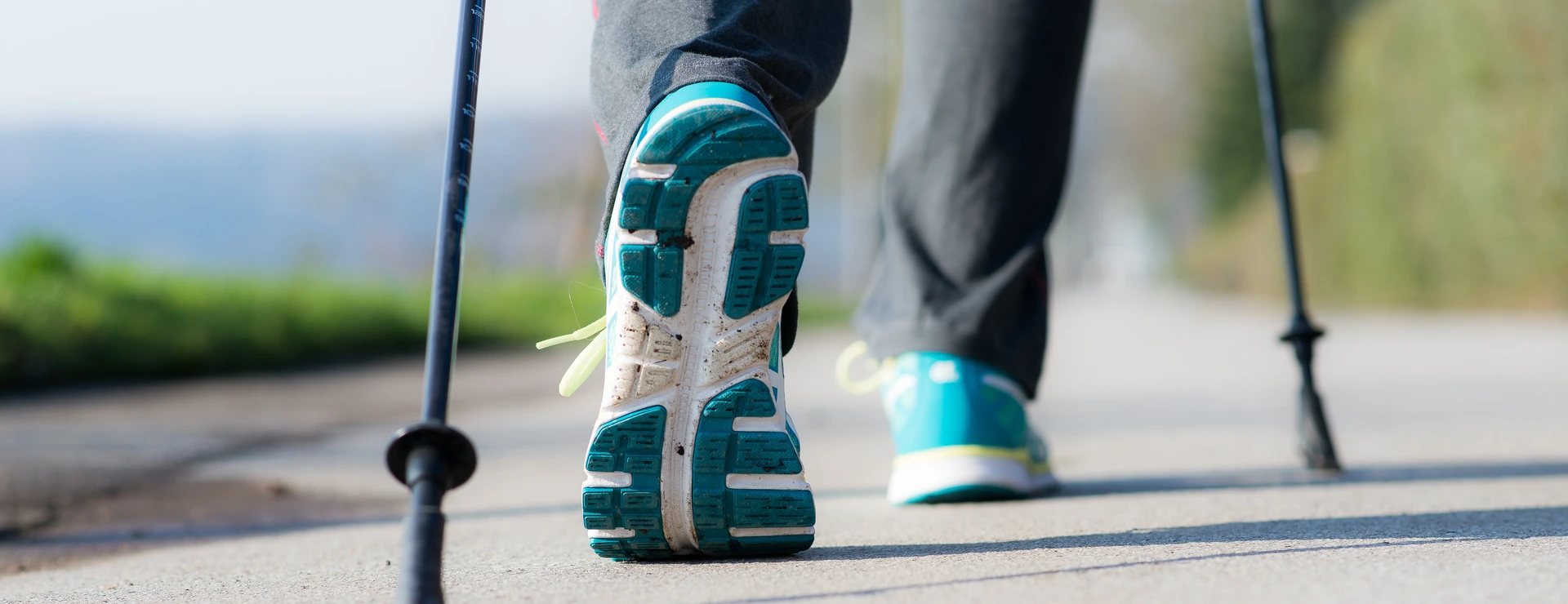 nordic walking auf asphalt