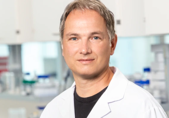 Paul Pfluger im Labor