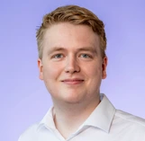 Portrait Steffen Schneider

Bild mit generative fill erweitert.