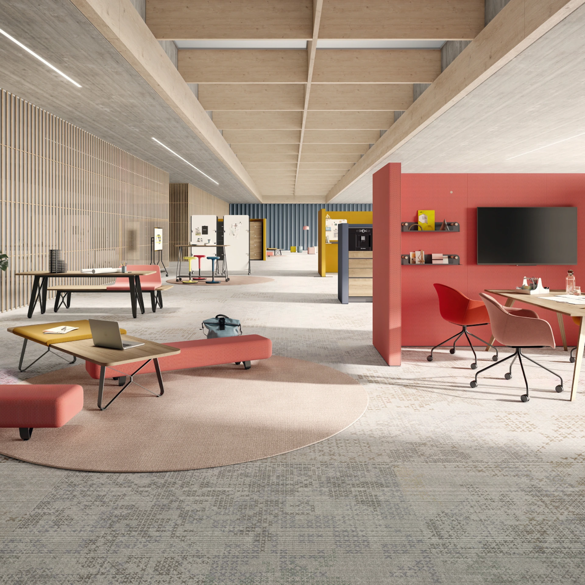 Großflächiges Open-Space-Büro mit korallenroter Meeting-Ecke, Besprechungstisch und Lounge-Bereich.