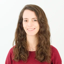 Porträt Celine Gravot-Schüppel; COMS; Hintergrund: grau