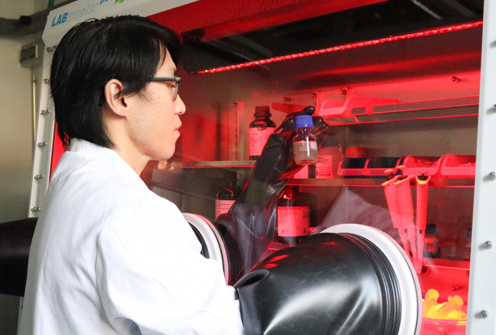 Jian Cui at the nanoPROBE lab