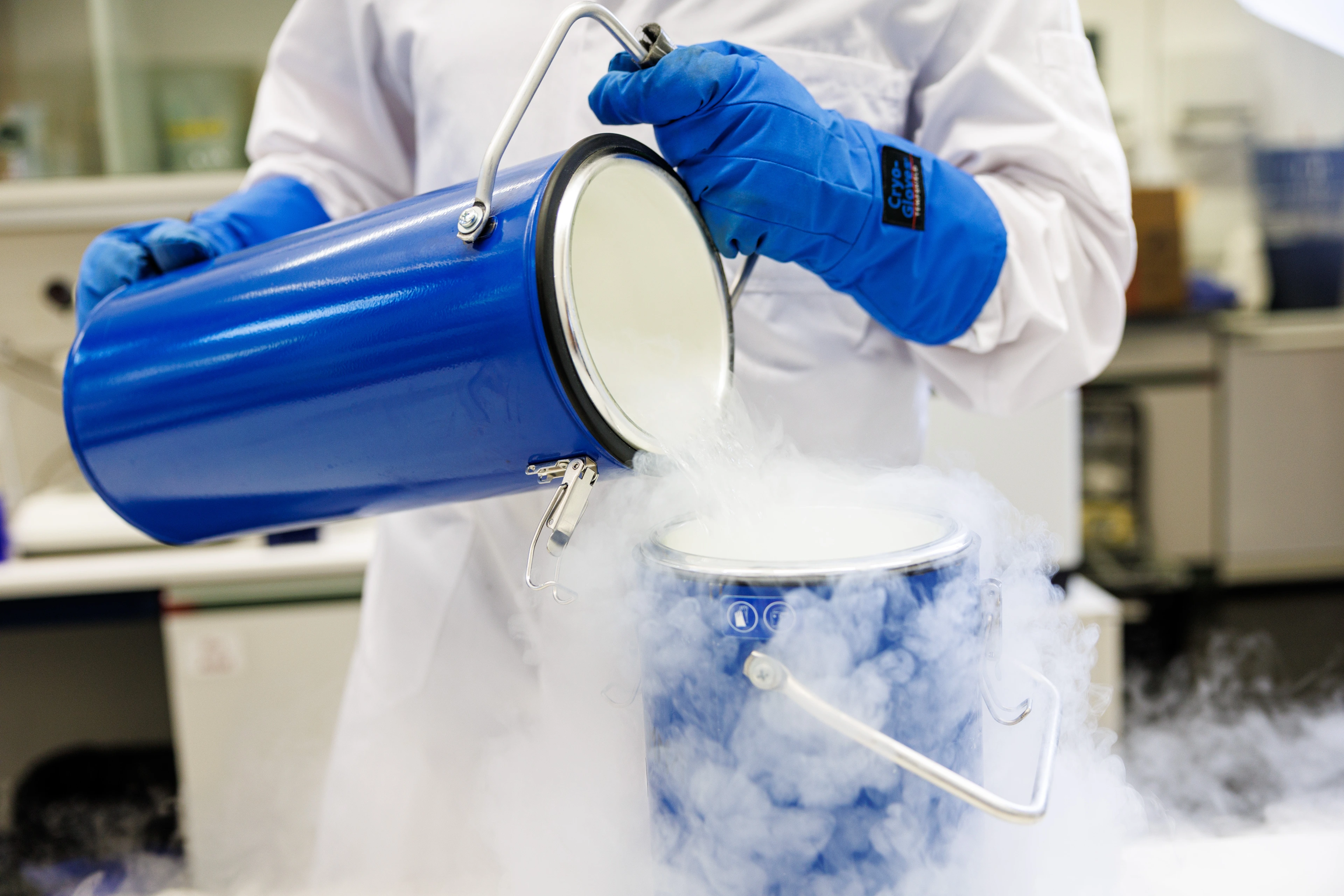 Fillling liquid nitrogen