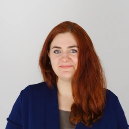 Porträt Laura Hannemann; INF; Hintergrund: grau