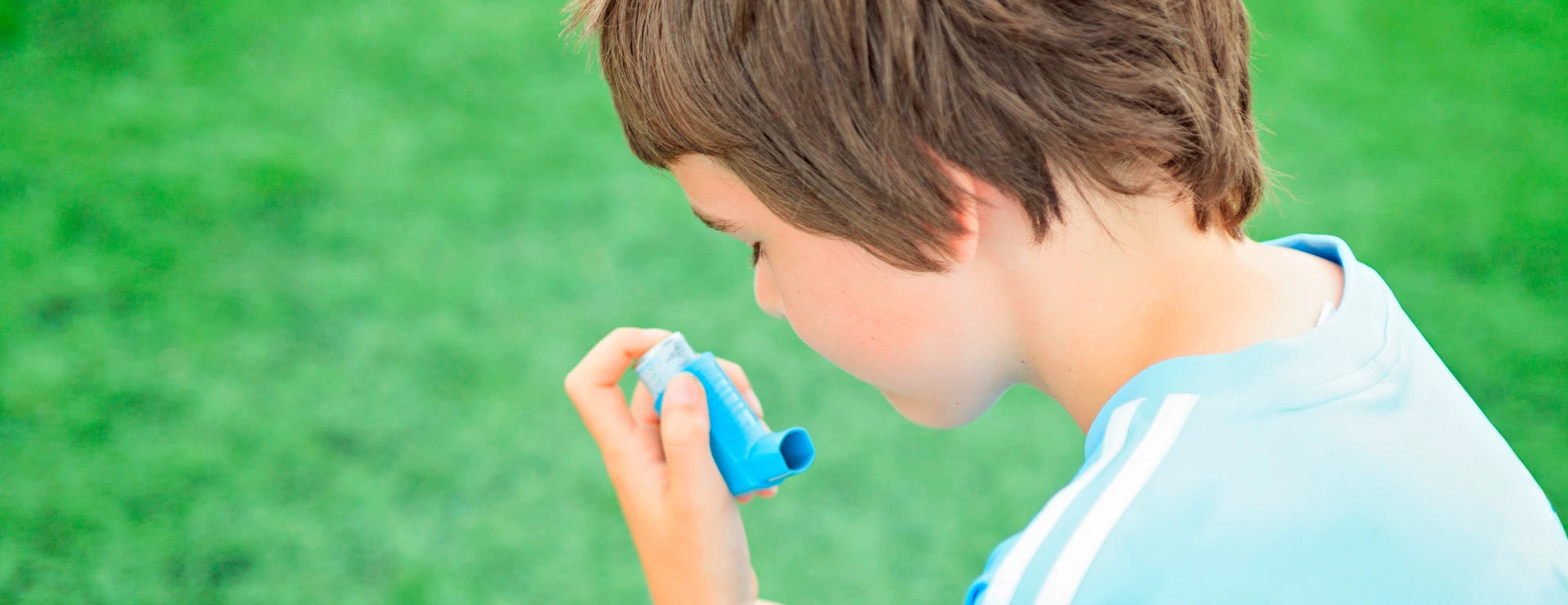 A young soccer player inhalator