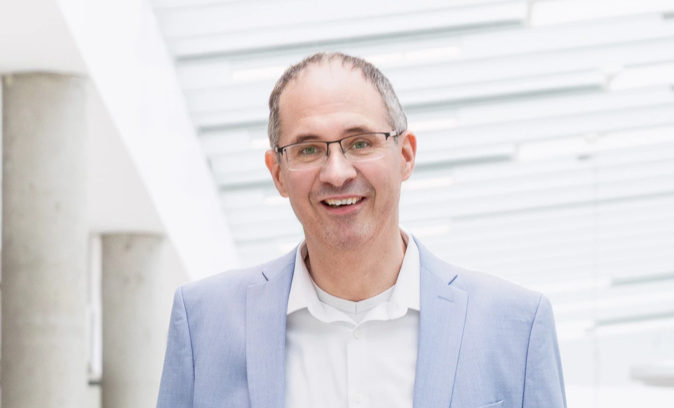 Prof. Dr. Timo Mueller 