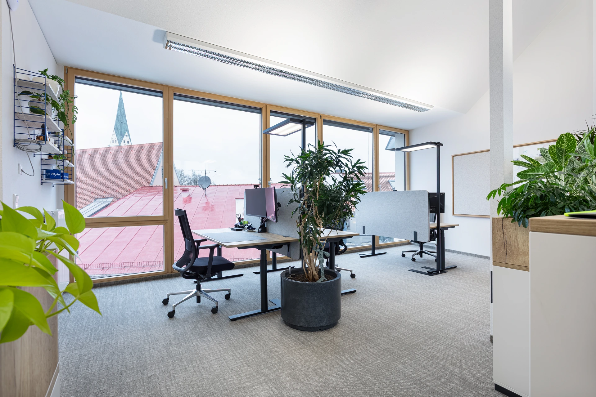 Referenz Allgäu: Büroarbeitsplatz mit Crew-T und Maxipanel
