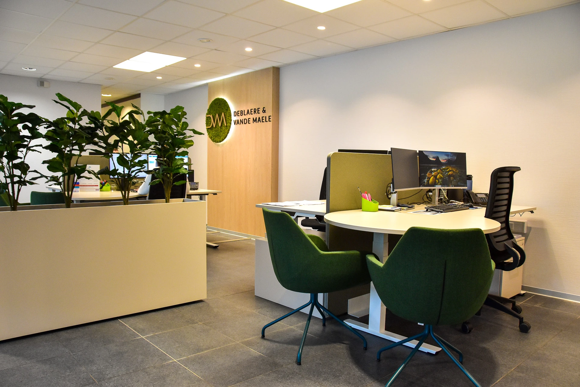 Kantoorrenovatie bij Deblaere & Vande Maele - Referentie Loff Kantoorinrichting