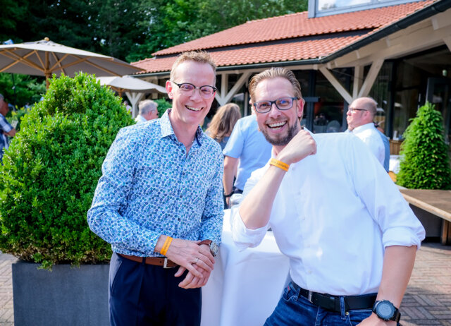 Stefan Benic, Head of Operations Surface Solutions, and HR manager Jens Heuchert