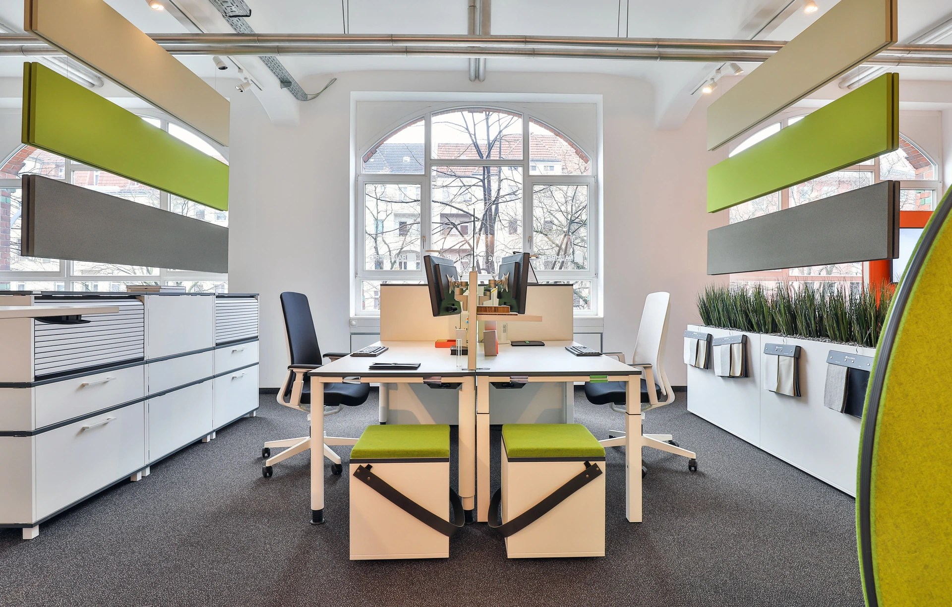 showroom-berlin-schreibtisch-systotec-baffel-compona.jpg