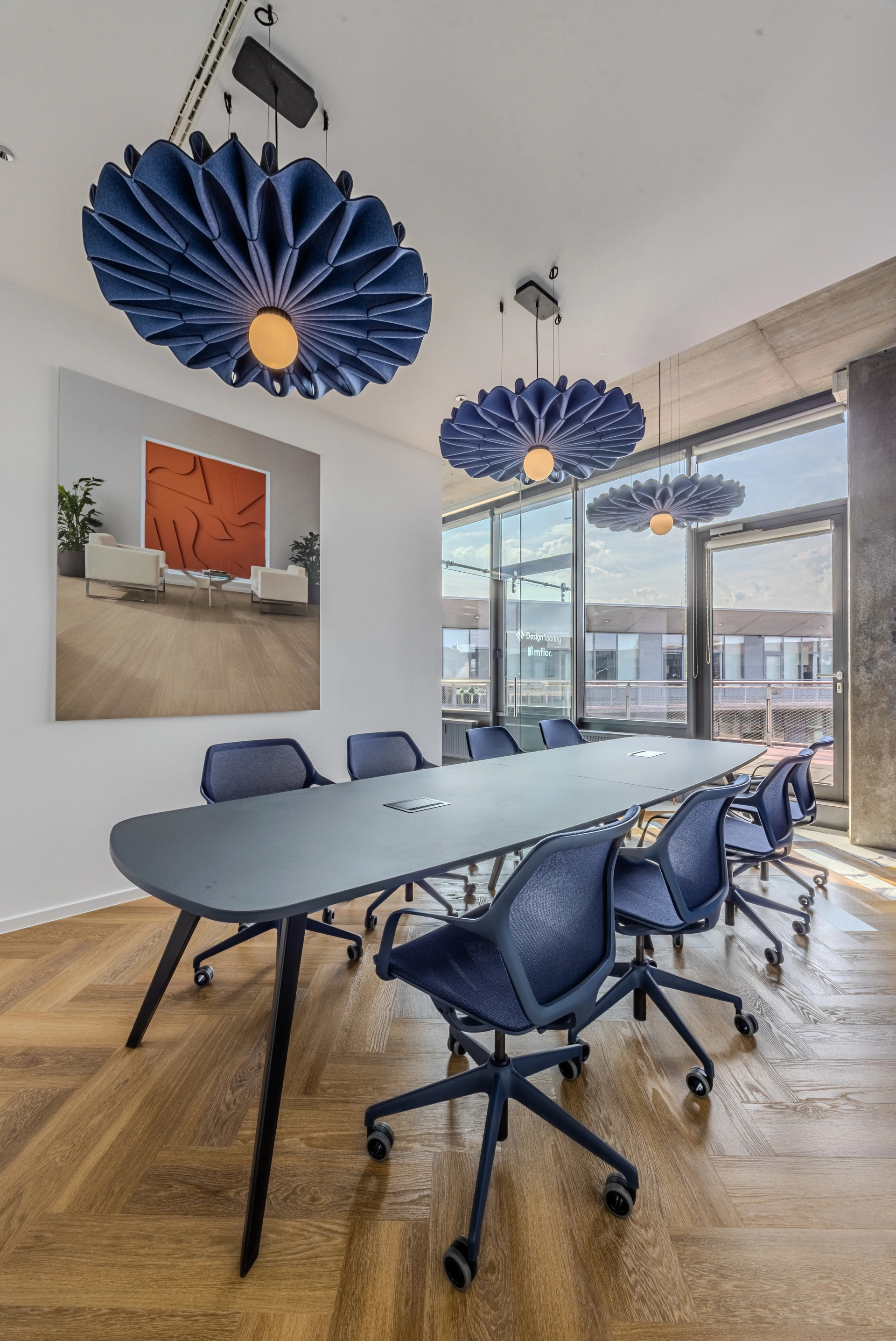 Designflooring_Nomar_schwarz; Tischplatte gerundet; werbefotograf nikita kulikov