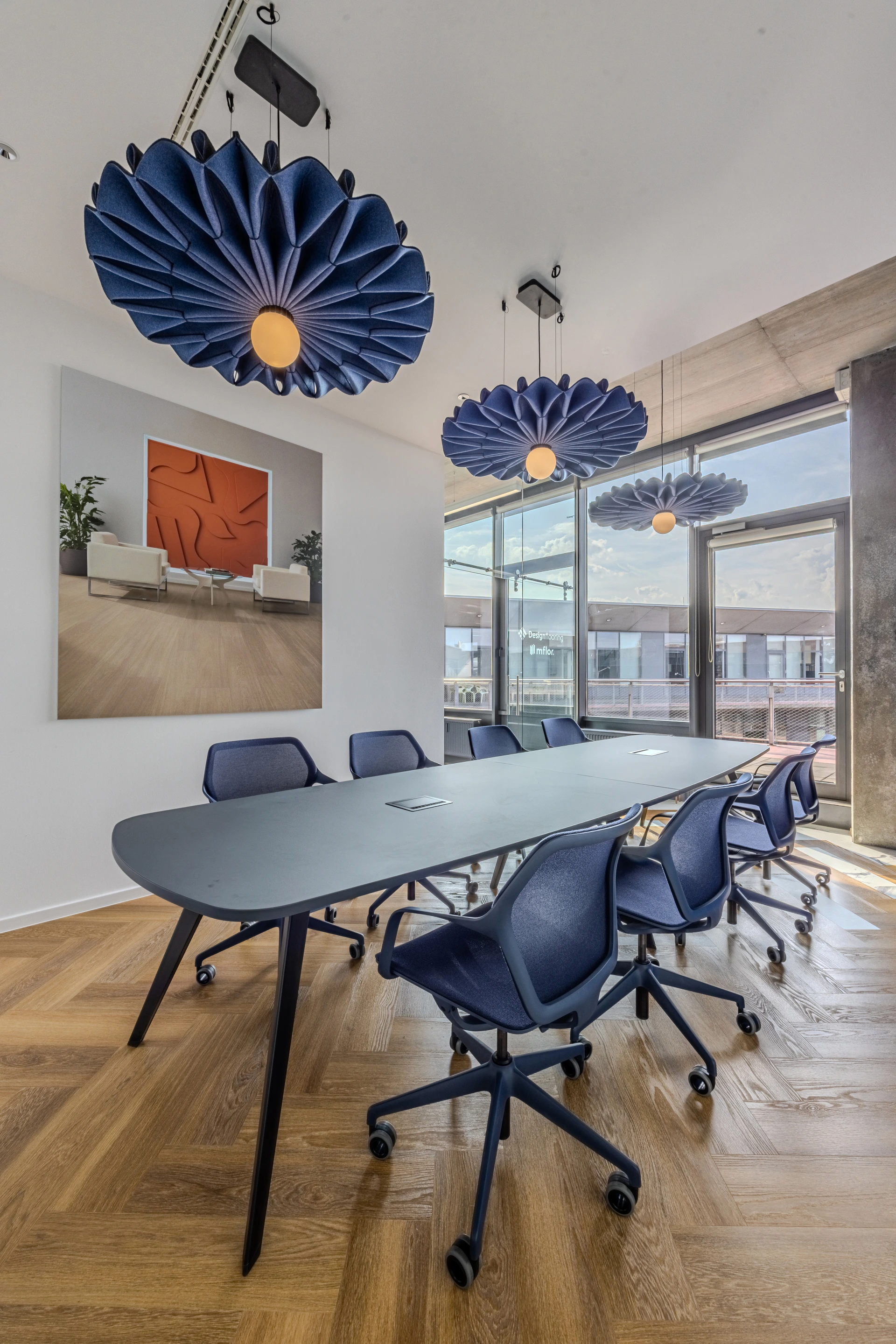 Designflooring_Nomar_schwarz; Tischplatte gerundet; werbefotograf nikita kulikov