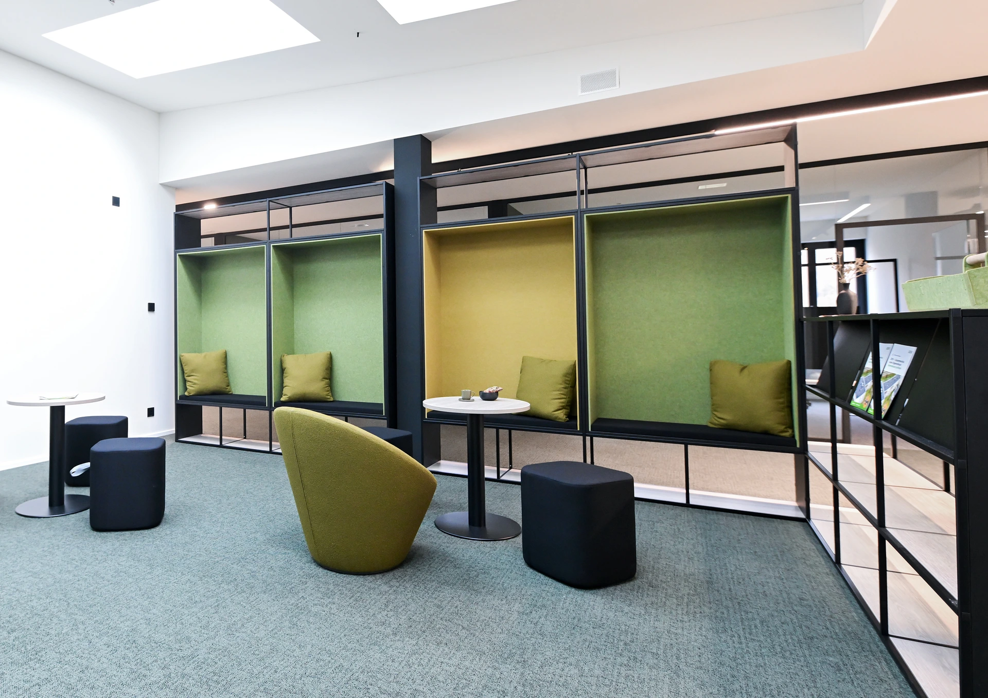 PALMBERG BÜRO AXOVA © MELANIE DUCHENE DIE BILDER DUERFEN NUR FUER DIE BESPROCHENE VERWENDUNG GEBRAUCHT WERDEN, WEITERE NUTZUNGEN SIND MIT DER FOTOGRAFIN, MELANIE DUCHENE ABZUKLAEREN.