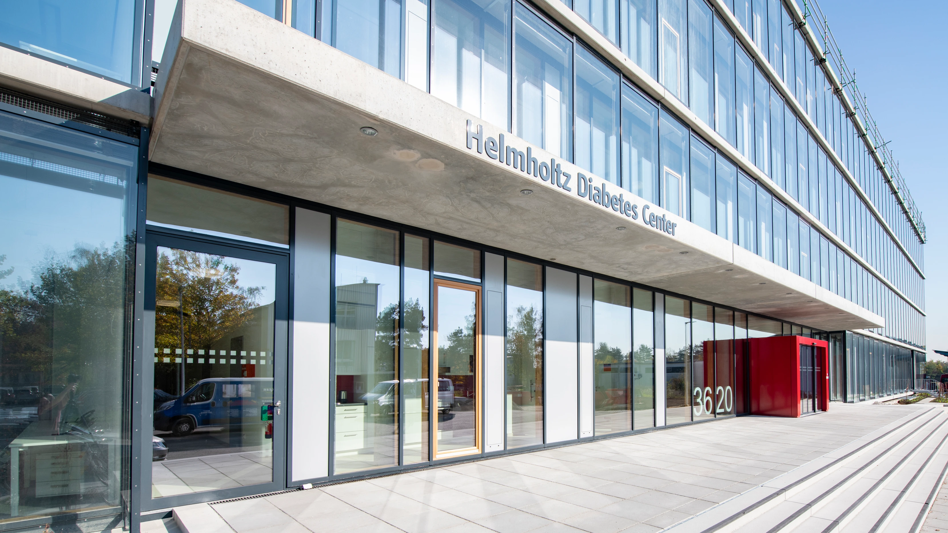 Helmholtz Diabetes Center - Entrance
Architecture
Picture: Michael Haggenmueller