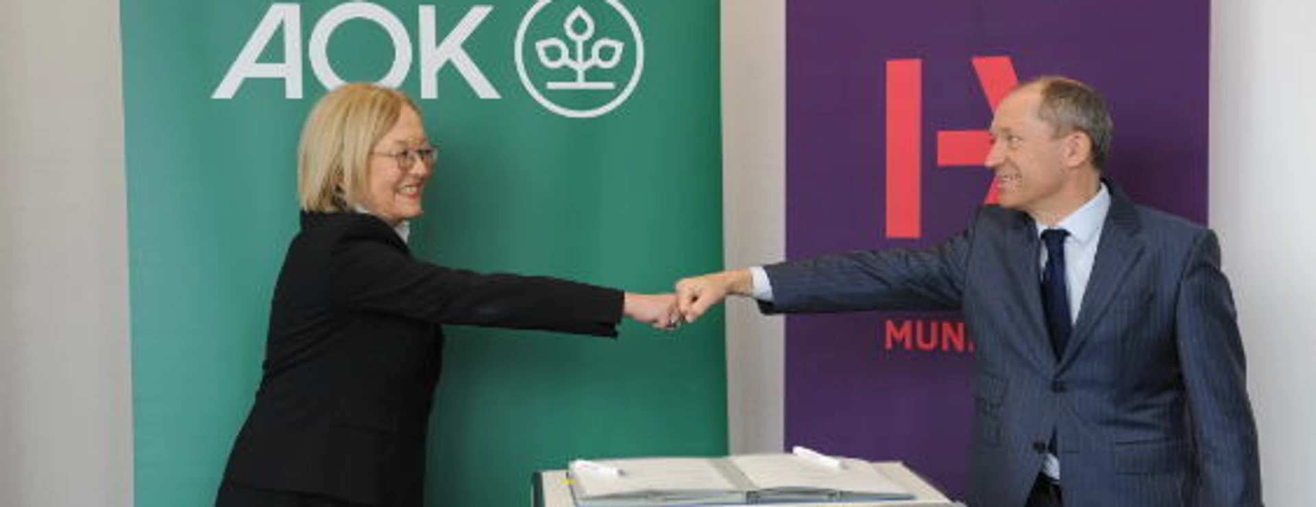 Helmholtz Munich - AOK Signing