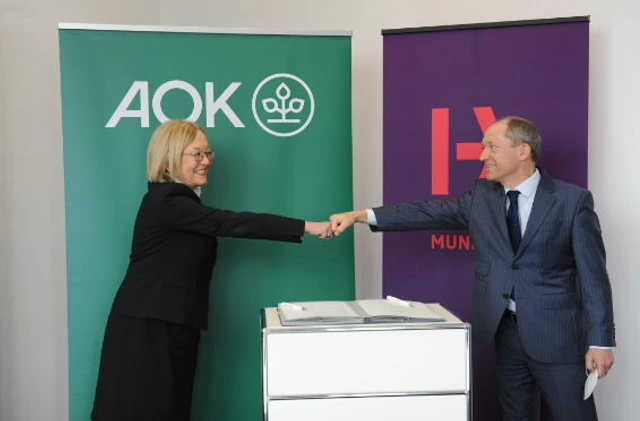 Helmholtz Munich - AOK Signing