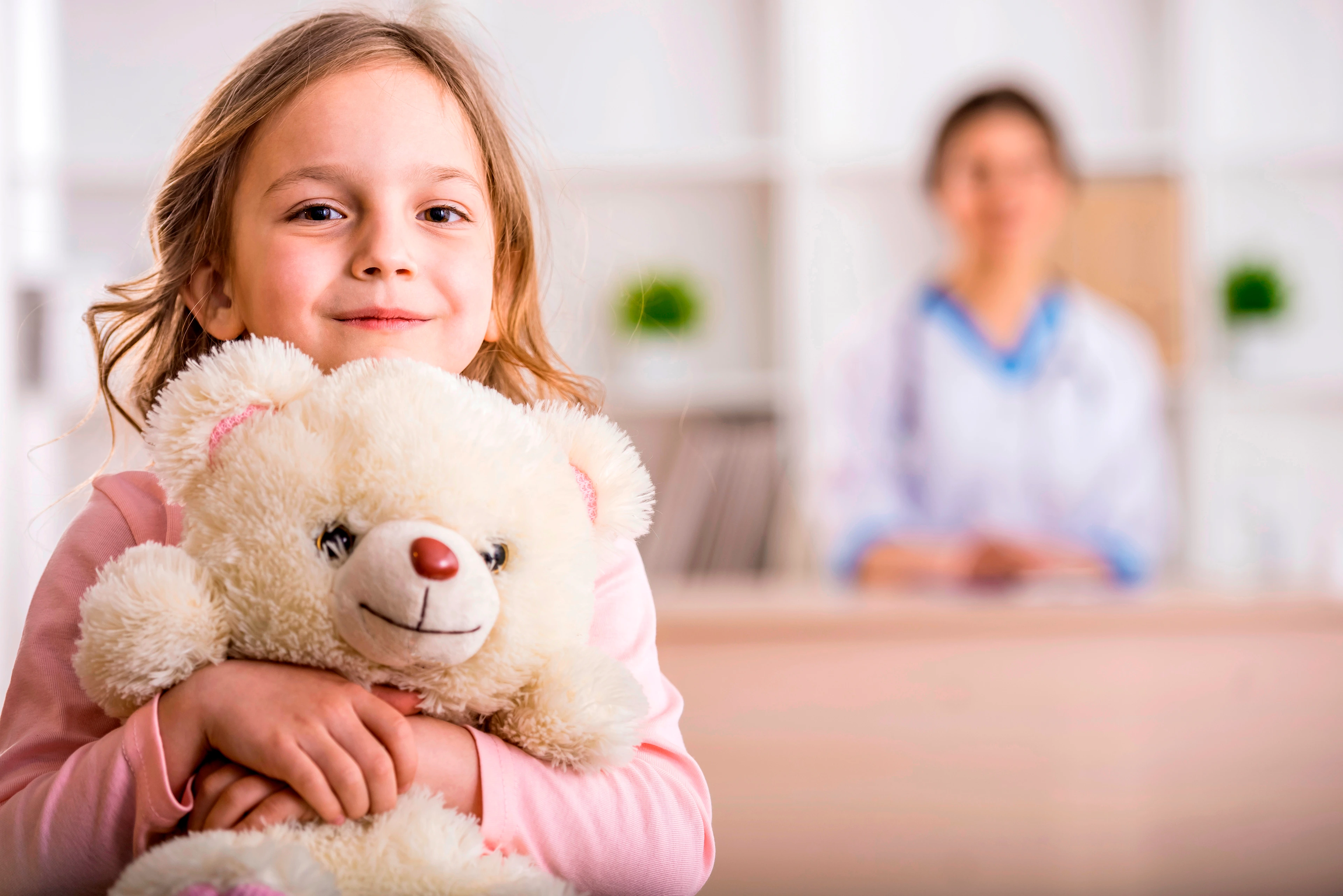 Mädchen mit Teddybär