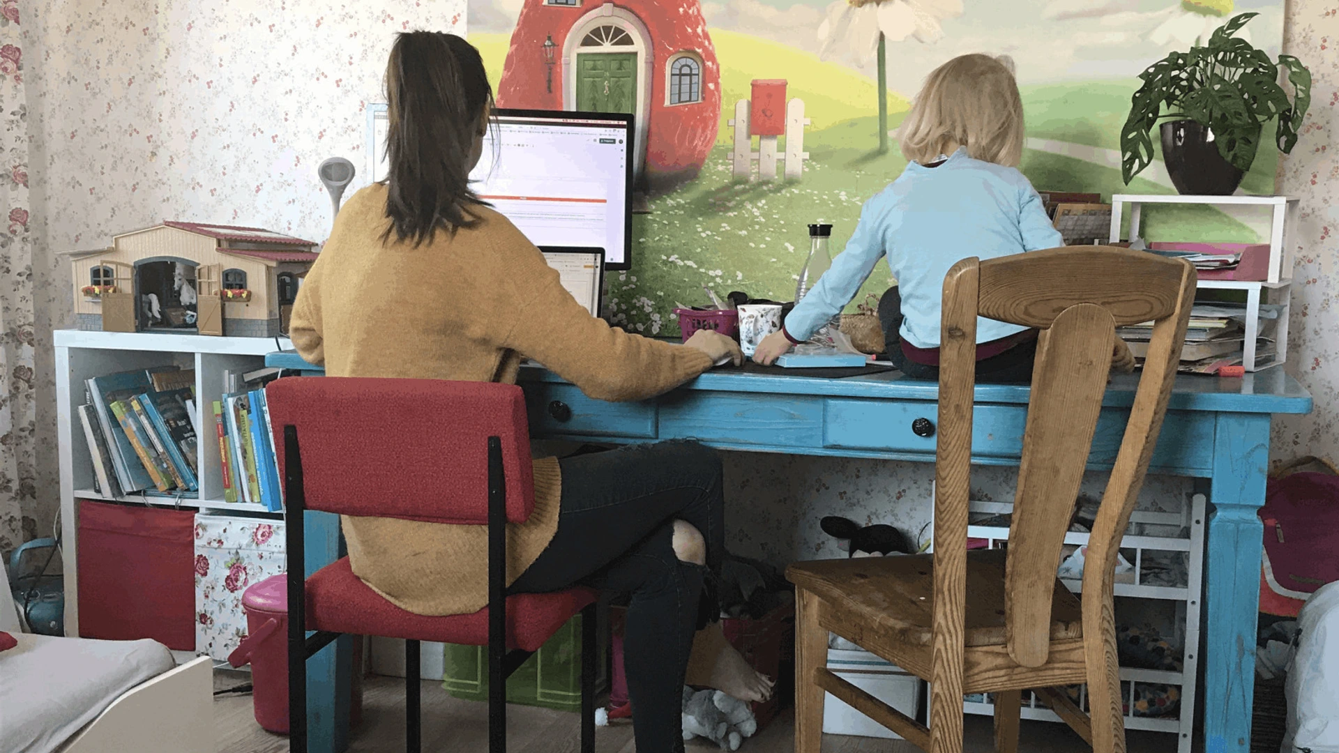 Recruiting-Spezialistin Anne Rogalla teilt sich neuerdings ihren Schreibtisch. | © privat
