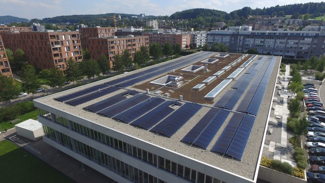 Building with gravel roof and rooftop-PV system