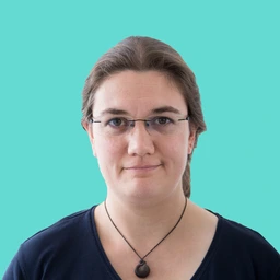 Carla Münster 2000x2000 Setcard Cyan