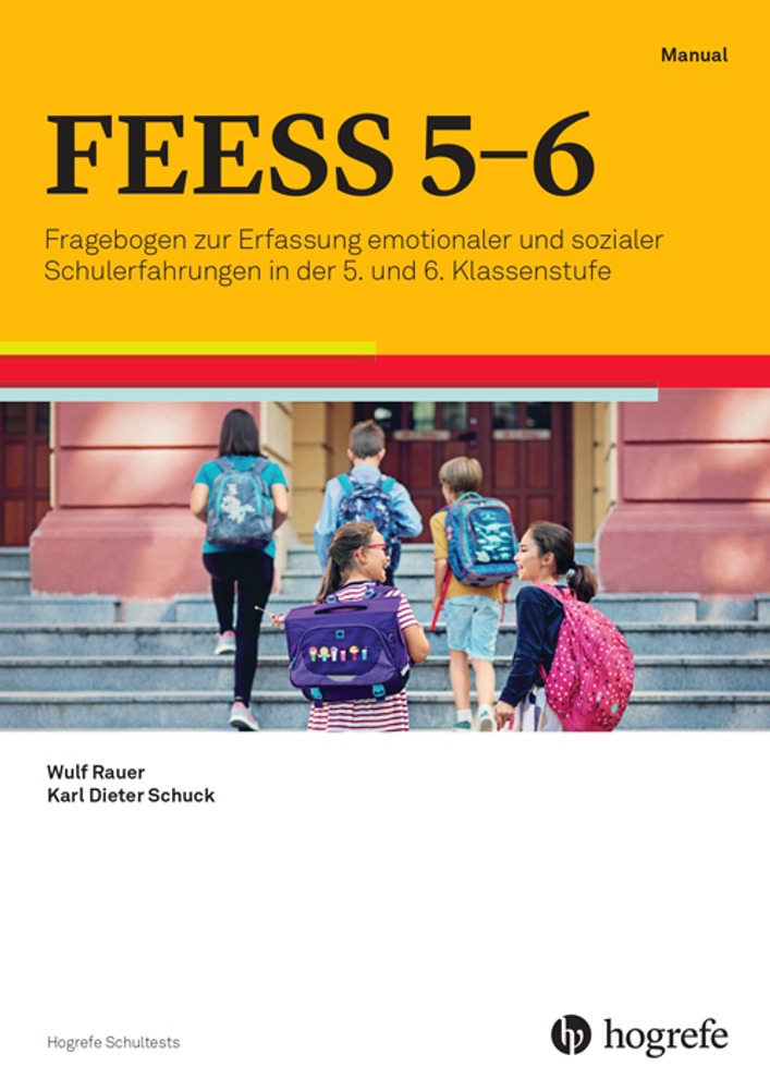 Testcover FEESS 5–6: Mehrere Kinder mit Schulrucksäcken gehen eine Treppe zu einem Schulgebäude hinauf; Titel: ›FEESS 5–6 – Fragebogen zur Erfassung emotionaler und sozialer Schulerfahrungen in der 5. und 6. Klassenstufe‹, Hogrefe.