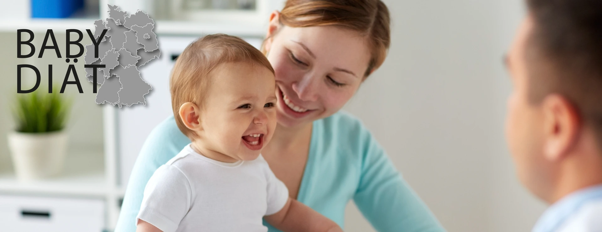 happy woman with baby and doctor at clinic with BabyDiät Logo