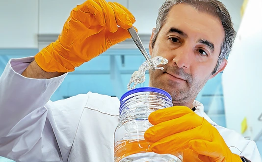 Ali Ertürk with transparent mouse