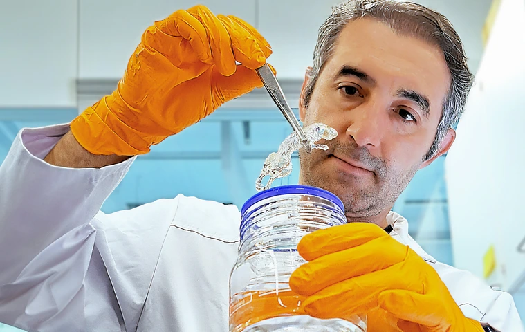 Ali Ertürk with transparent mouse