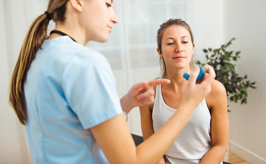 A Asthma Woman with doctor at the hospital in crisis