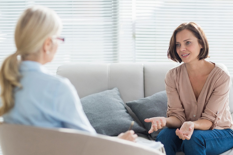 therapiegespraech-zwei-frauen