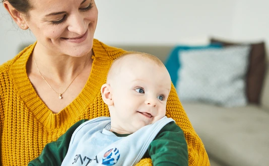 SINT1A Kind mit Baby Andreas Pfohl, NOZY Films GmbH