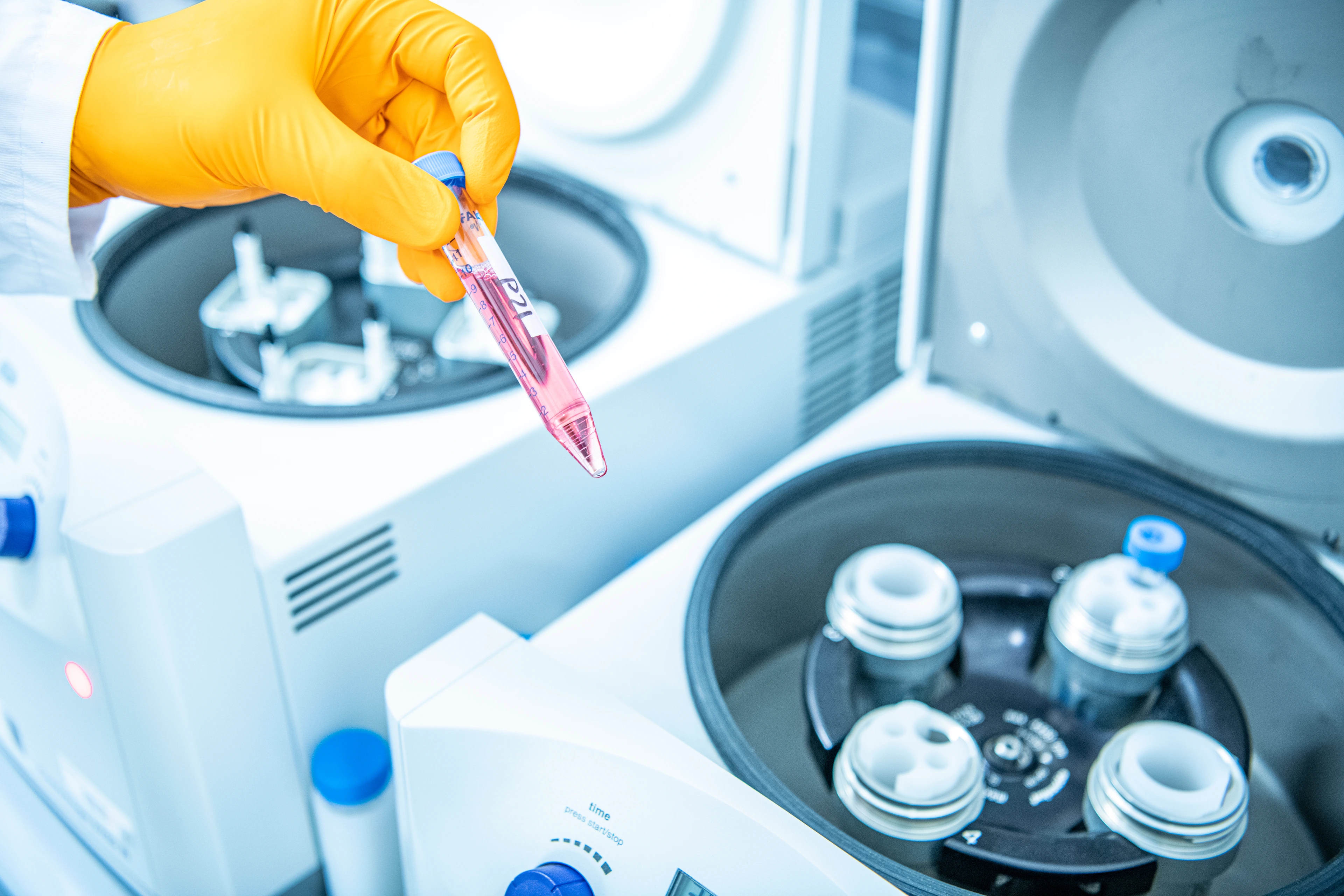 IDO Labor Gelber Handschuh