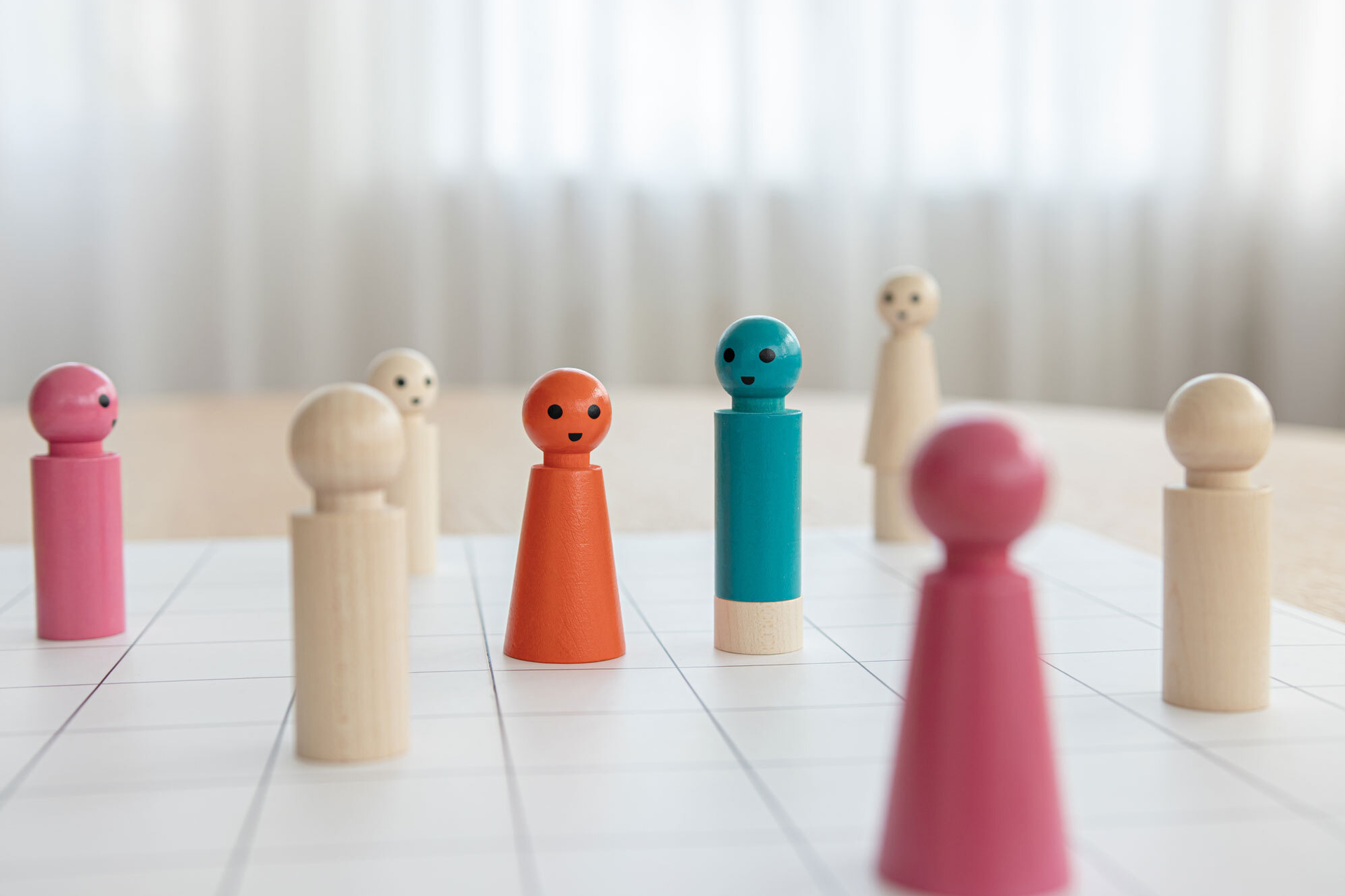 FAST Familiensystemtest Figuren auf einem Brett Aufstellung Visualisierung von Strukturen