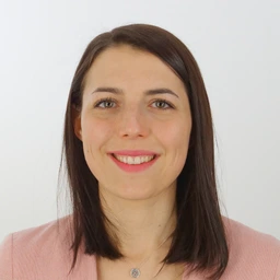 Porträt Stefanie Thaqi