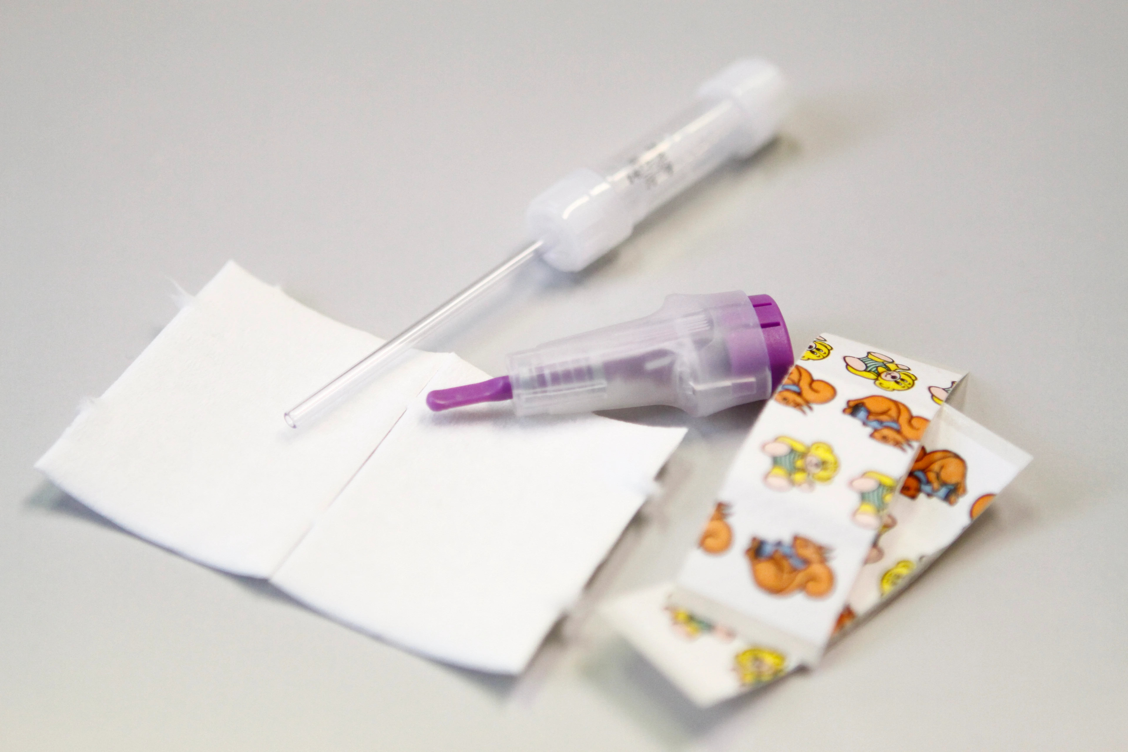 Type 1 diabetes
Early detection
Blood test with swabs and colourful children's plasters