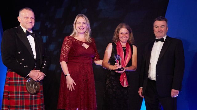 The BayWa r.e. Team with the award