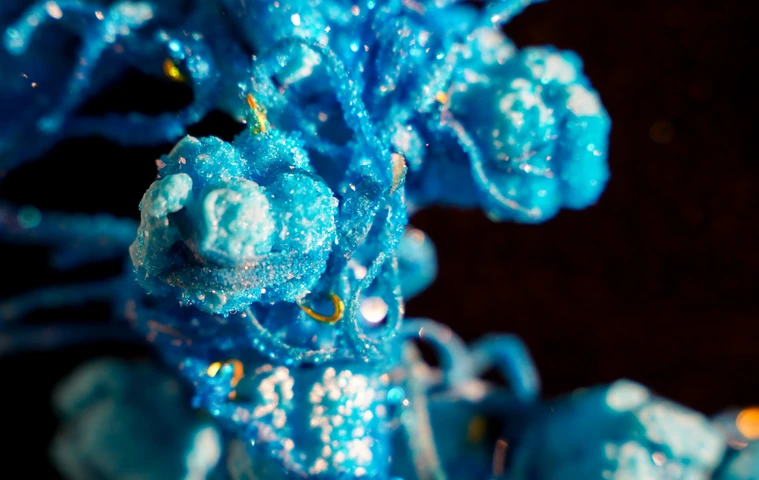 Cellular Reprogramming Necklace by Anna Dumitriu photo credit Audrey Rose Mizzi large_QUER