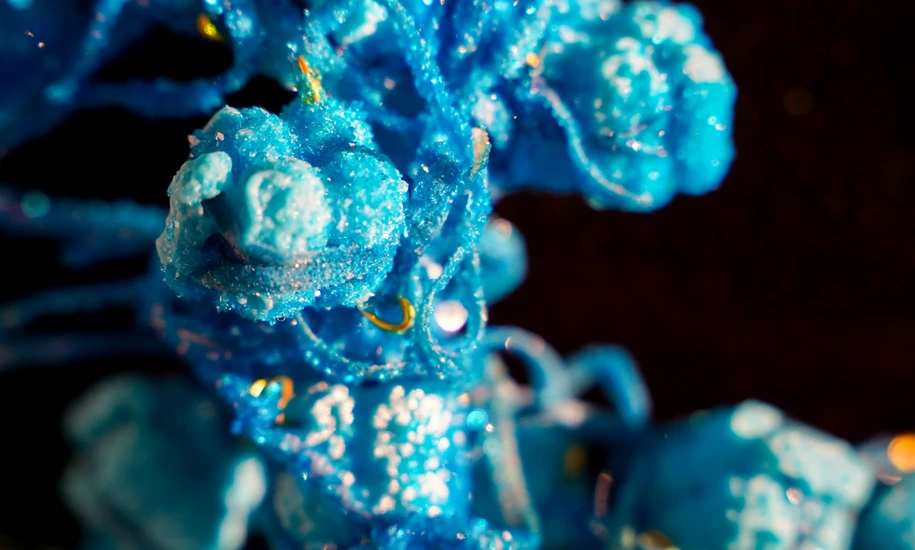 Cellular Reprogramming Necklace by Anna Dumitriu photo credit Audrey Rose Mizzi large_QUER