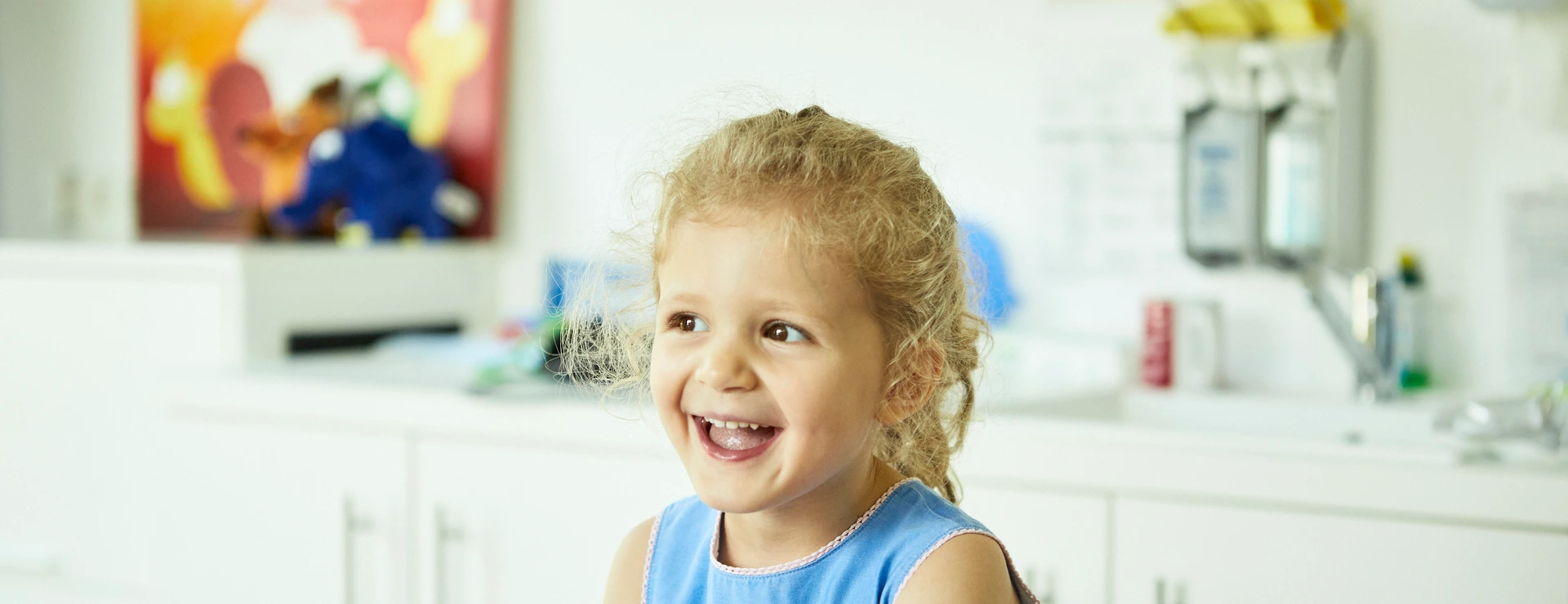 lachendes-kind-institut-fotoshooting-nozy-andreas pfohl-220727_0299