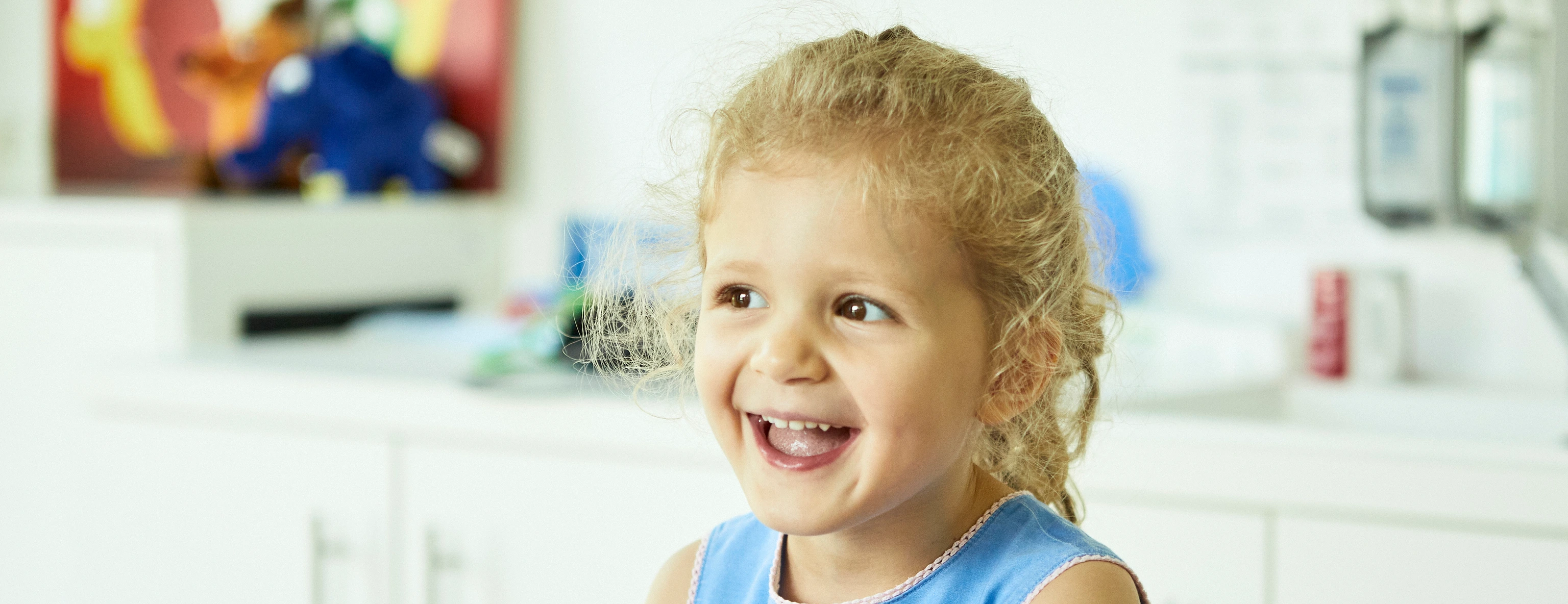 lachendes-kind-institut-fotoshooting-nozy-andreas pfohl-220727_0299