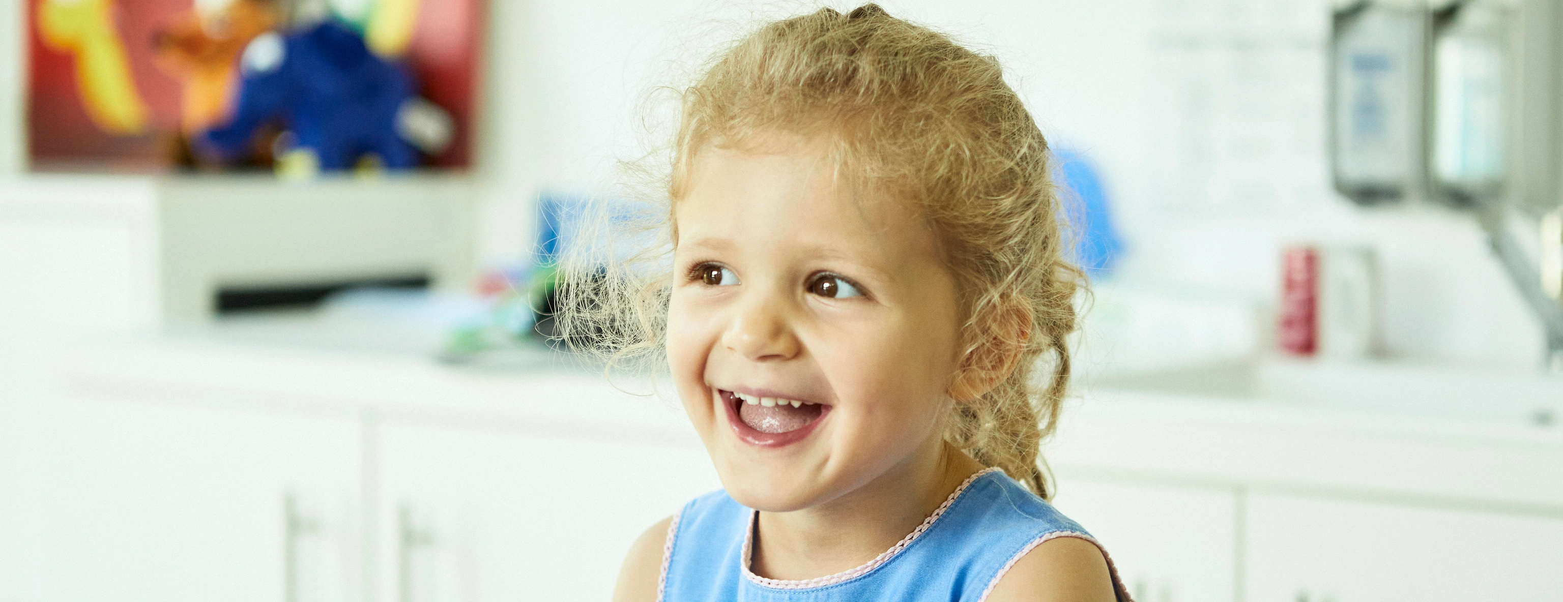 lachendes-kind-institut-fotoshooting-nozy-andreas pfohl-220727_0299