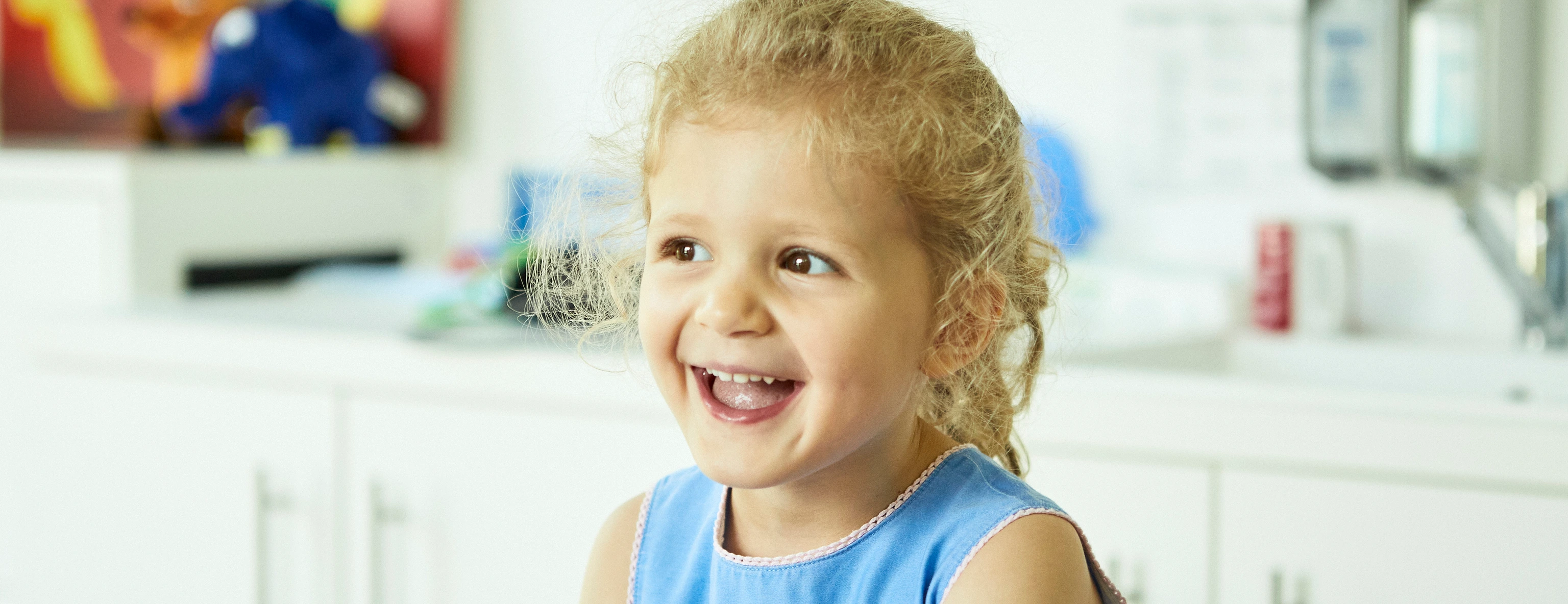 lachendes-kind-institut-fotoshooting-nozy-andreas pfohl-220727_0299