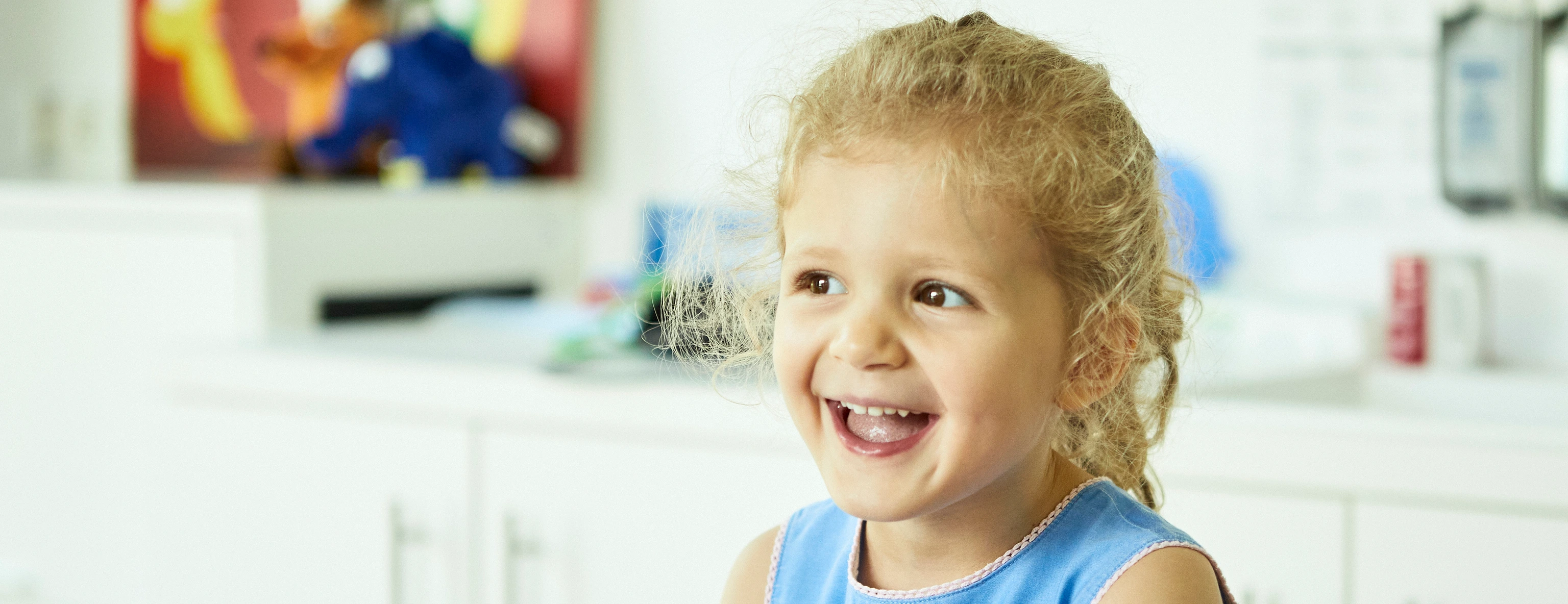 lachendes-kind-institut-fotoshooting-nozy-andreas pfohl-220727_0299