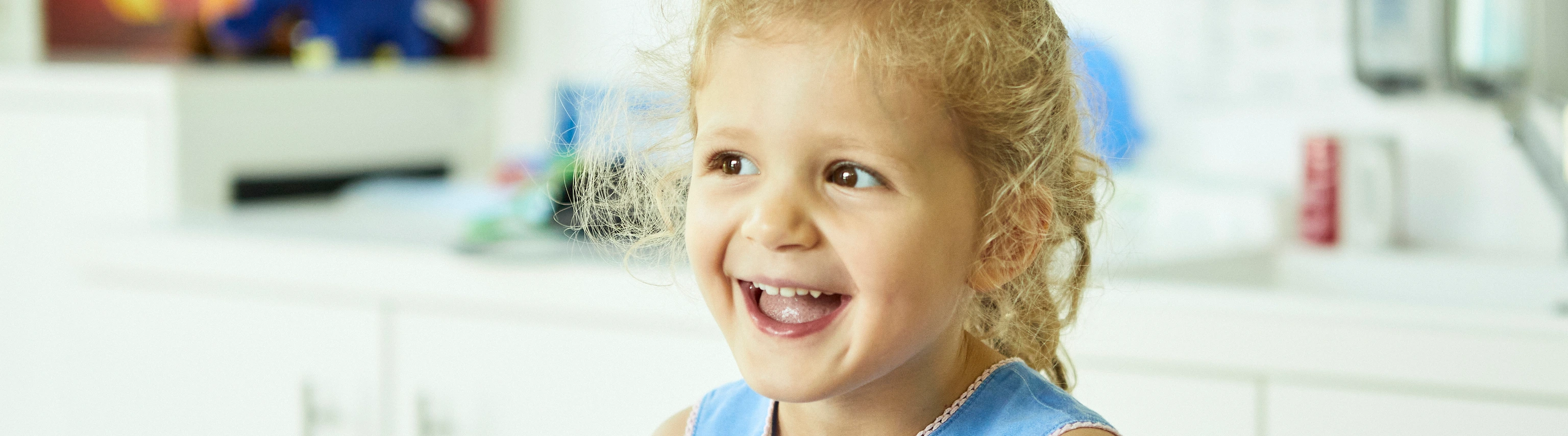 lachendes-kind-institut-fotoshooting-nozy-andreas pfohl-220727_0299