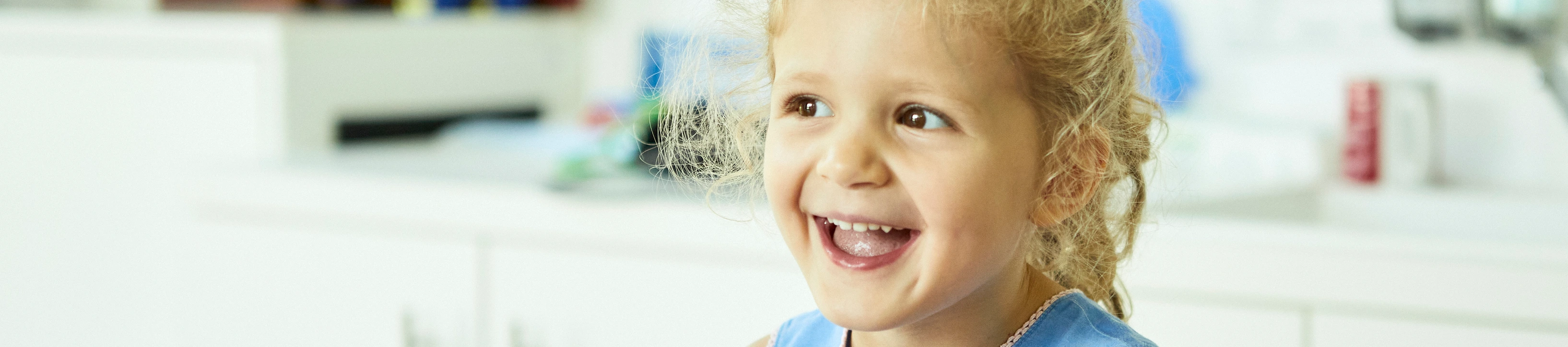 lachendes-kind-institut-fotoshooting-nozy-andreas pfohl-220727_0299