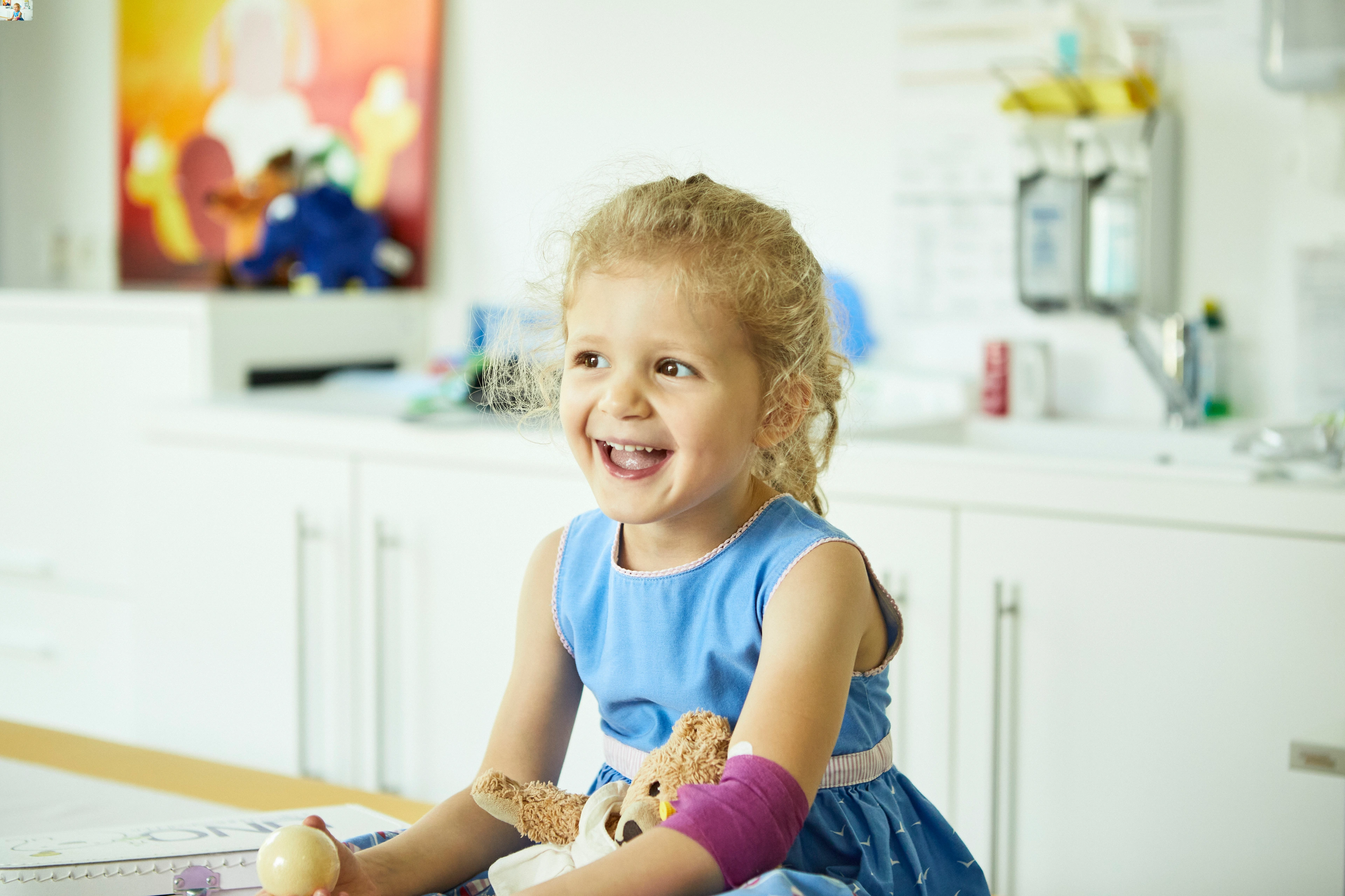 lachendes-kind-institut-fotoshooting-nozy-andreas pfohl-220727_0299